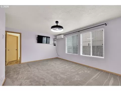 Living - 279 S 71st St, Springfield, OR 97478 photo 3 of 4