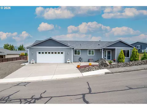 576 Highland Vista Ln, Roseburg, OR 97471