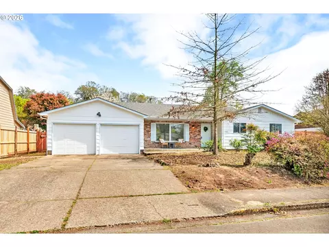 1140 Oak Dr, Junction City, OR 97448