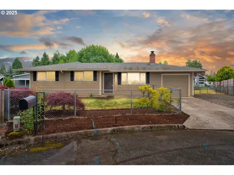 1 Revilot Ct, Molalla, OR 97038