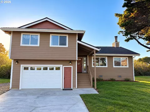 1182 Jackson Ave, Bandon, OR 97411