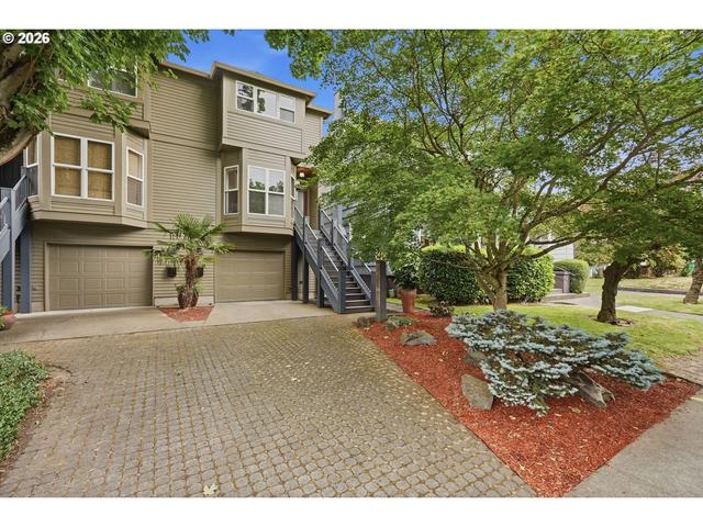 1805 NE Halsey St, Portland, OR 97232