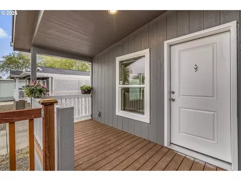 1400 Candlelight Dr #209, Eugene, OR 97402 photo 2