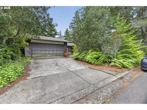 2332 24th St, Florence, OR 97439