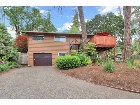 4574 Manzanita St, Eugene, OR 97405
