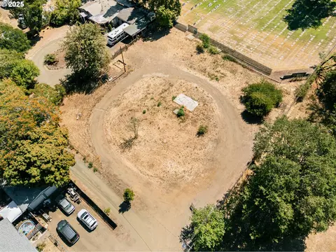 1229 NW Munson Ct, Roseburg, OR 97470