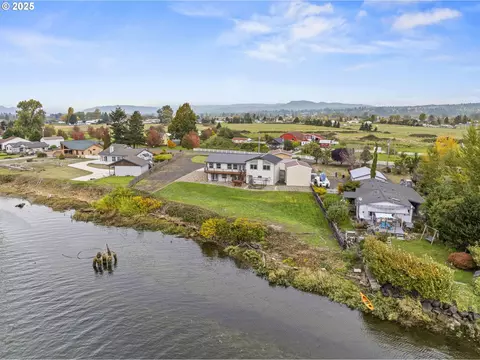277 W Sunny Sands Rd, Cathlamet, WA 98612