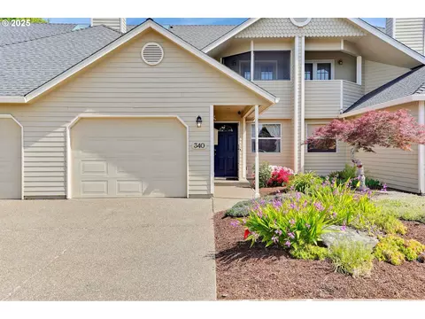 340 E College St, Mount Angel, OR 97362