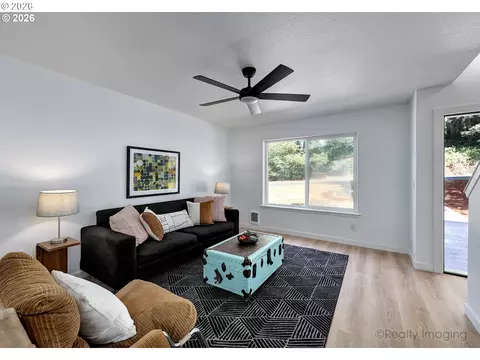 Living - 17740 Tupper Rd, Sandy, OR 97055 photo 2 of 3