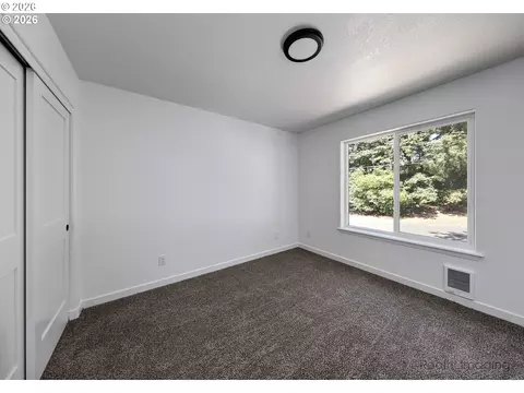 Bedroom - 17740 Tupper Rd, Sandy, OR 97055 photo 3 of 5