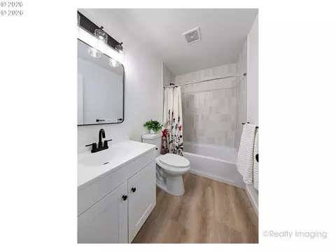 Bath - 17740 Tupper Rd, Sandy, OR 97055 photo 1 of 1
