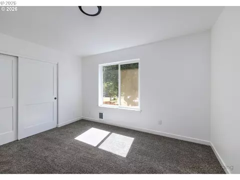 Bedroom - 17740 Tupper Rd, Sandy, OR 97055 photo 4 of 5