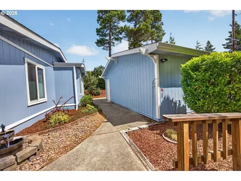 249 Munsel Creek Loop, Florence, OR 97439 photo 3