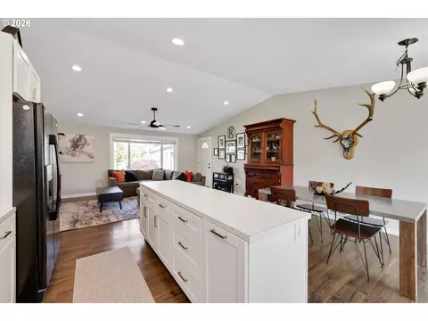 Kitchen - 1144 N Pine St, Canby, OR 97013 photo 7 of 9