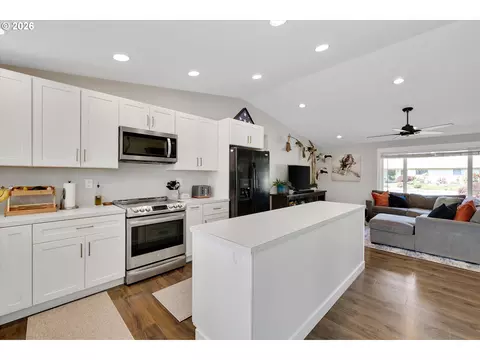 Kitchen - 1144 N Pine St, Canby, OR 97013 photo 3 of 9
