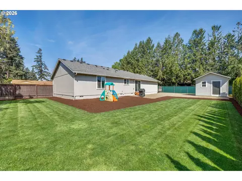 Exterior - 1144 N Pine St, Canby, OR 97013 photo 5 of 10