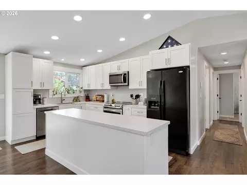 Kitchen - 1144 N Pine St, Canby, OR 97013 photo 9 of 9