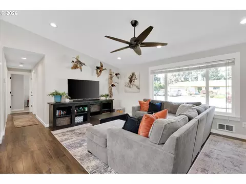 Living - 1144 N Pine St, Canby, OR 97013 photo 1 of 3