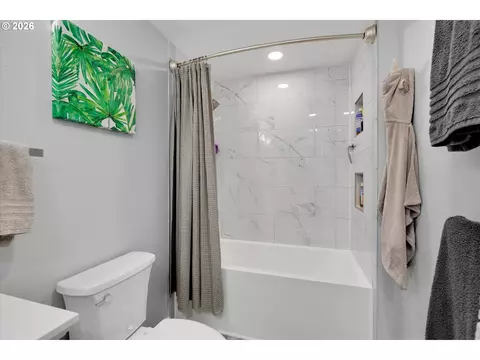 Bath - 1144 N Pine St, Canby, OR 97013 photo 2 of 2