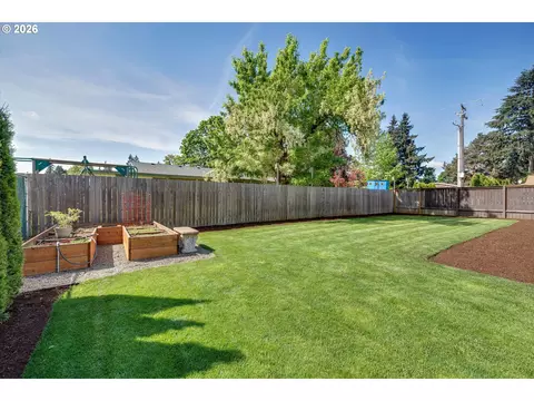 Exterior - 1144 N Pine St, Canby, OR 97013 photo 6 of 10