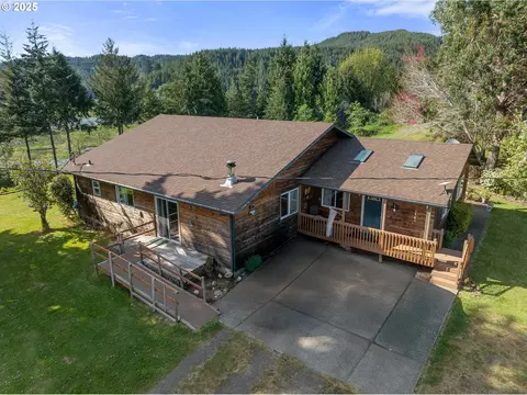 2475 S Smith River Rd, Reedsport, OR 97467