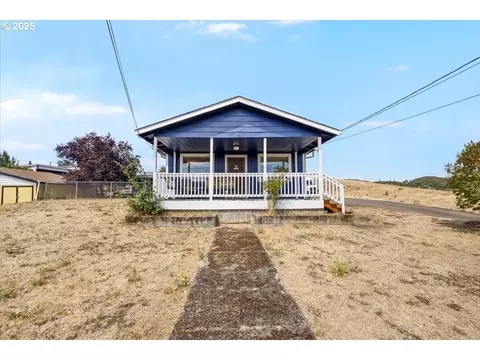 274 NW Meloy Ave, Roseburg, OR 97470