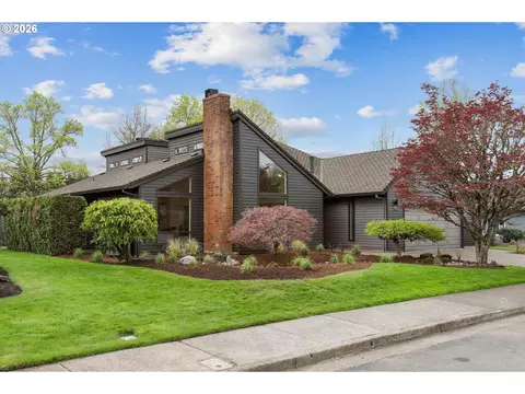 7104 SW Chapel Ln, Portland, OR 97223