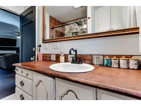 Bath - 59 Adams St, Eugene, OR 97402 photo 3 of 5