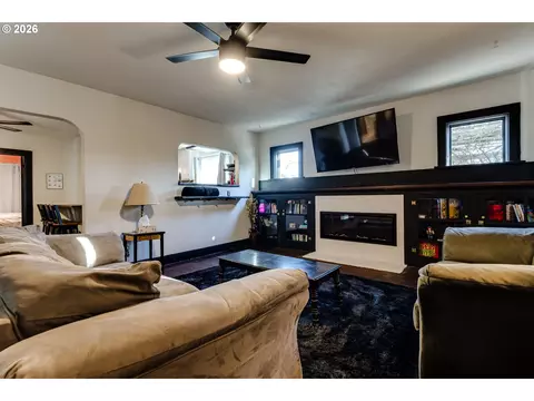 Living - 59 Adams St, Eugene, OR 97402 photo 1 of 2