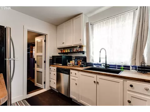 Kitchen - 59 Adams St, Eugene, OR 97402 photo 4 of 7