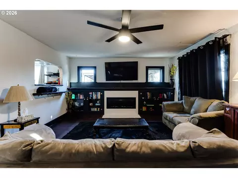 Living - 59 Adams St, Eugene, OR 97402 photo 2 of 2