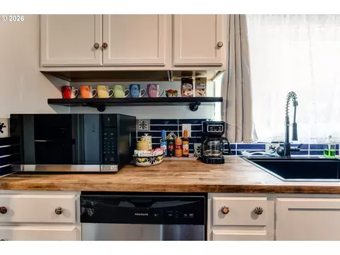 Kitchen - 59 Adams St, Eugene, OR 97402 photo 5 of 7