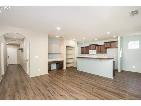 Entry Way - 87741 Rendezvous Loop, Veneta, OR 97487 photo 2 of 3