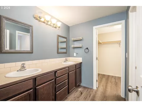 Bath - 87741 Rendezvous Loop, Veneta, OR 97487 photo 1 of 4
