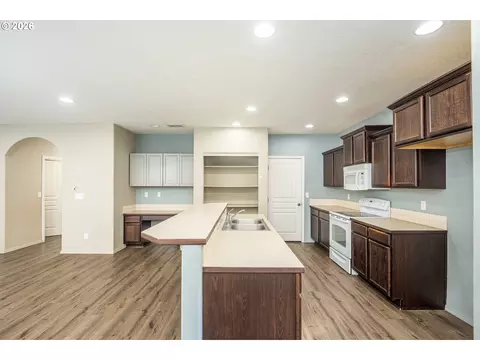 Kitchen - 87741 Rendezvous Loop, Veneta, OR 97487 photo 1 of 3