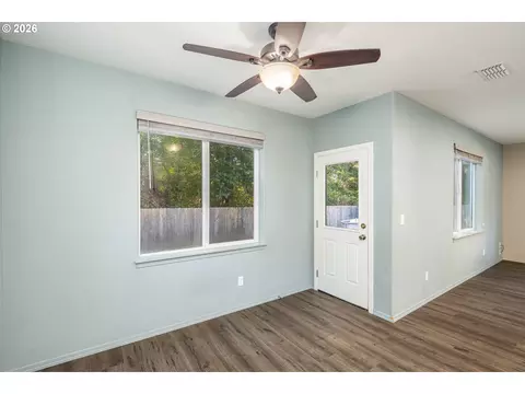 Living - 87741 Rendezvous Loop, Veneta, OR 97487 photo 3 of 3