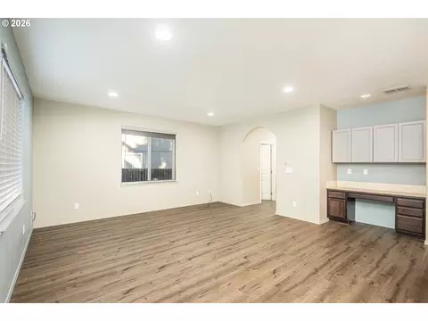 Living - 87741 Rendezvous Loop, Veneta, OR 97487 photo 2 of 3