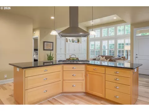 Kitchen - 1184 Cedar Ridge Dr, Eugene, OR 97401 photo 3 of 8