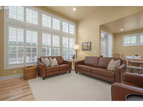 Living - 1184 Cedar Ridge Dr, Eugene, OR 97401 photo 2 of 5