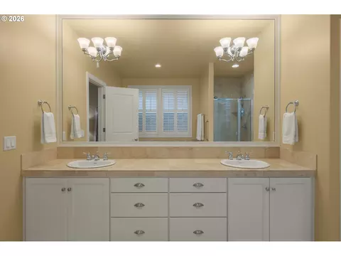 Bath - 1184 Cedar Ridge Dr, Eugene, OR 97401 photo 2 of 6