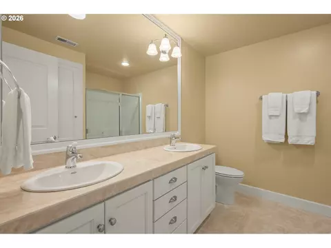 Bath - 1184 Cedar Ridge Dr, Eugene, OR 97401 photo 5 of 6