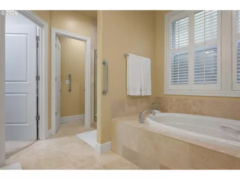 Bath - 1184 Cedar Ridge Dr, Eugene, OR 97401 photo 3 of 6