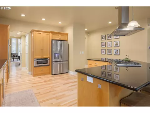 Kitchen - 1184 Cedar Ridge Dr, Eugene, OR 97401 photo 4 of 8