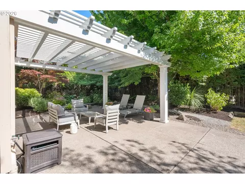 Exterior - 1184 Cedar Ridge Dr, Eugene, OR 97401 photo 2 of 3