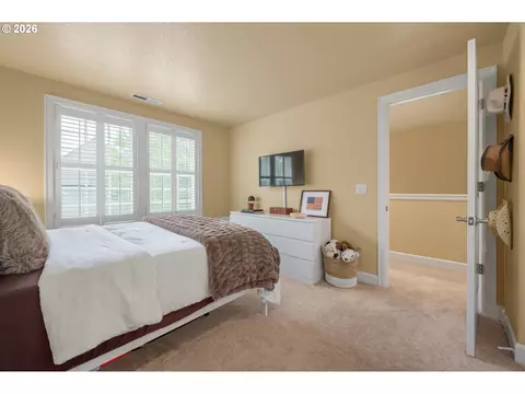 Bedroom - 1184 Cedar Ridge Dr, Eugene, OR 97401 photo 6 of 12
