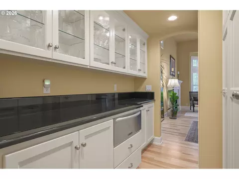 Kitchen - 1184 Cedar Ridge Dr, Eugene, OR 97401 photo 7 of 8
