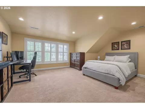 Bedroom - 1184 Cedar Ridge Dr, Eugene, OR 97401 photo 8 of 12