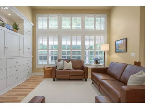 Living - 1184 Cedar Ridge Dr, Eugene, OR 97401 photo 5 of 5