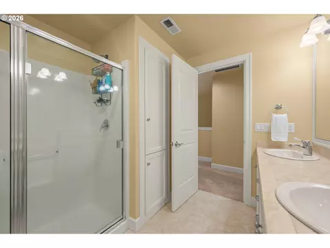 Bath - 1184 Cedar Ridge Dr, Eugene, OR 97401 photo 6 of 6