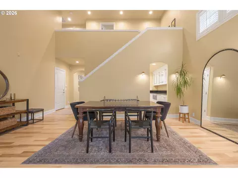 Dining - 1184 Cedar Ridge Dr, Eugene, OR 97401 photo 3 of 4